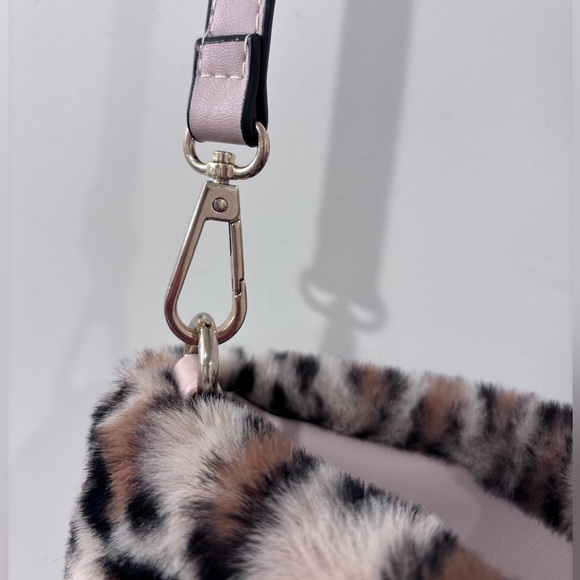 NWOT Leopard Print Faux Fur Shoulder Bag - Picture 5 of 11